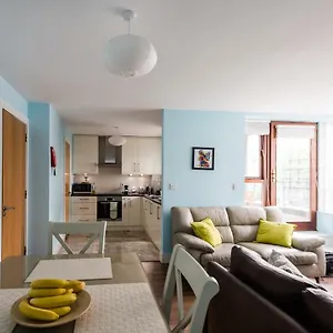 Spacious 2-bedroom Near O'connell St Apartment